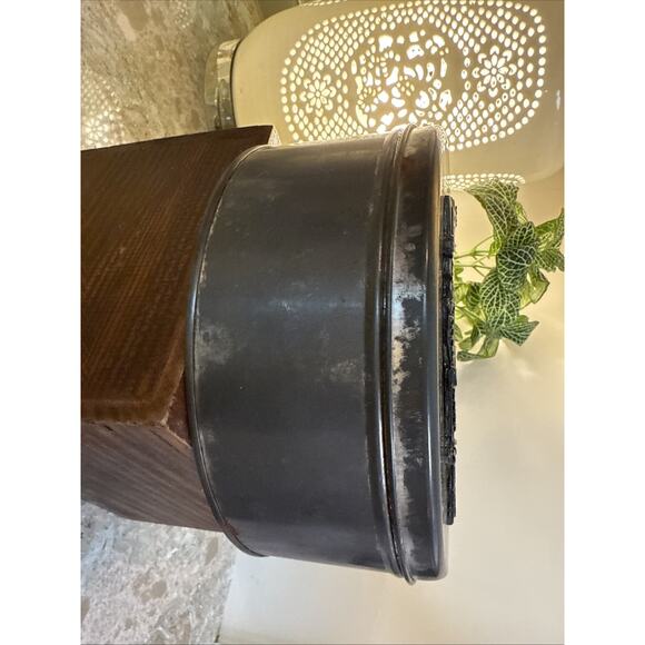 Vintage 1970 Cookie Tin Pewter Winter Night Gingerbread Design Metzkem 7.5"x3" - Picture 2 of 8